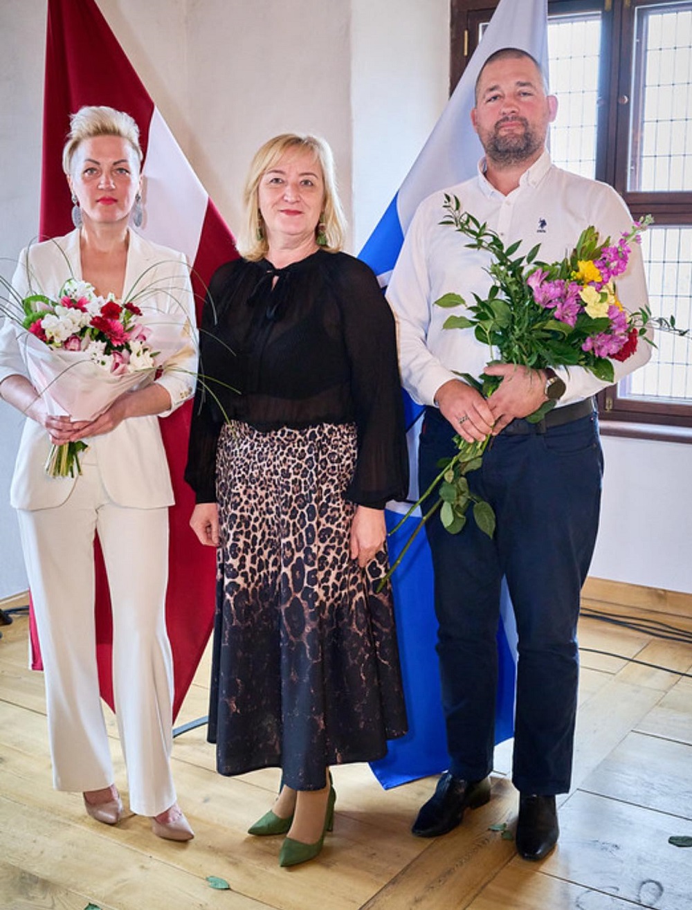 Evija Bonāte un Lauris Krasņikovs apbalvoto vidū