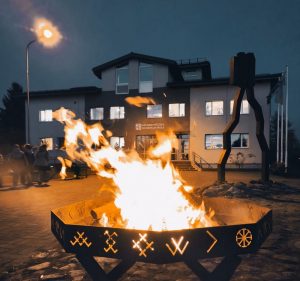 Gaisma, kas vieno, silda un dod spēku