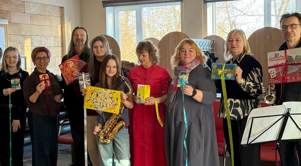 Skolotāju un skolēnu grupa pasākumā "Starpspēle".