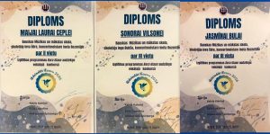 Baušķenieces skanīgi IEdzied IEcavā