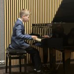 Pie klavierēm Mefodijs Kurdiševs.